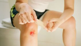 Причины и лечение долго незаживающей раны на коже ног